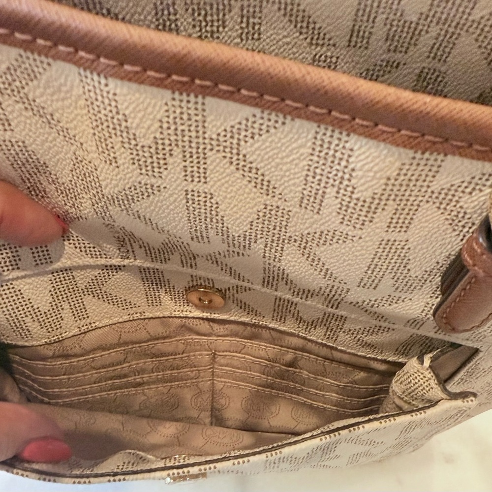 Stylish Cream and Brown Tote Bag - Picture 4 of 6
